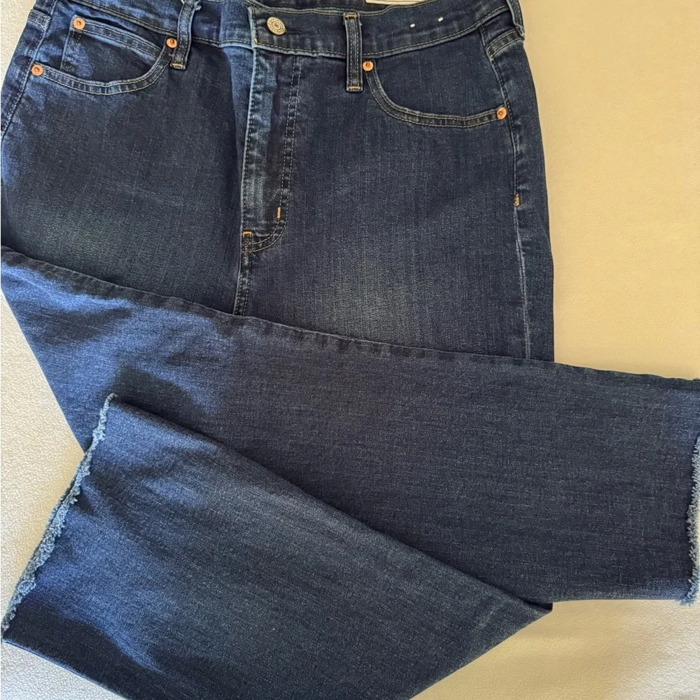 GAP Eco-Friendly Denim Jeans - Picture 2 of 9